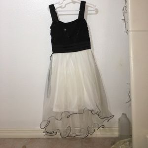 Girls black and white dress